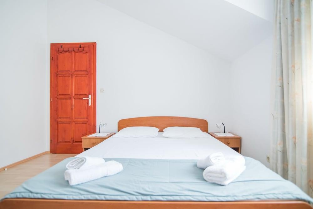 Apartments Ana & Bogdan