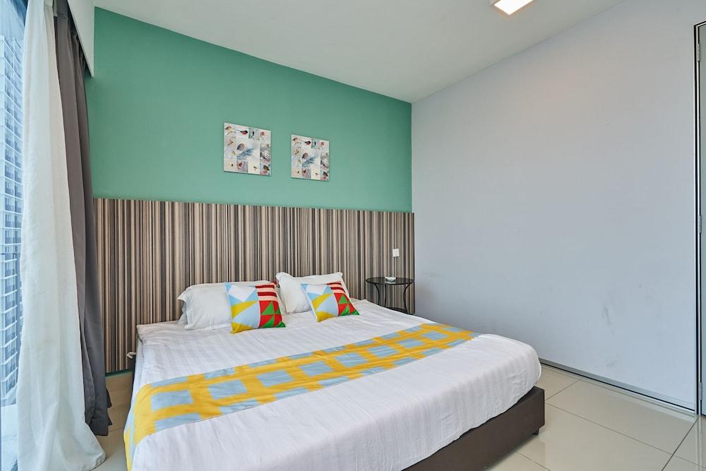 OYO Home 44002 Classic 2br Setia Alam Trefoil.