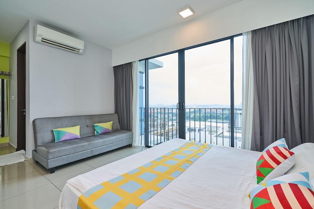 OYO Home 44002 Classic 2br Setia Alam Trefoil.