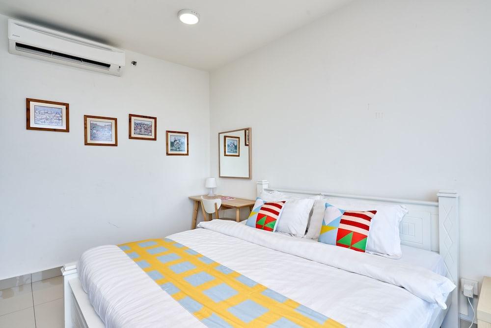 OYO Home 44001 Elegant Studio Setia Alam Trefoil