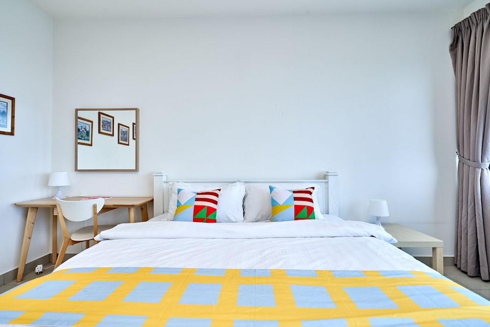 OYO Home 44001 Elegant Studio Setia Alam Trefoil