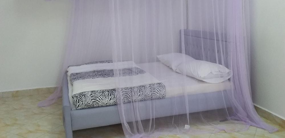 Senevin Gardens Hotel