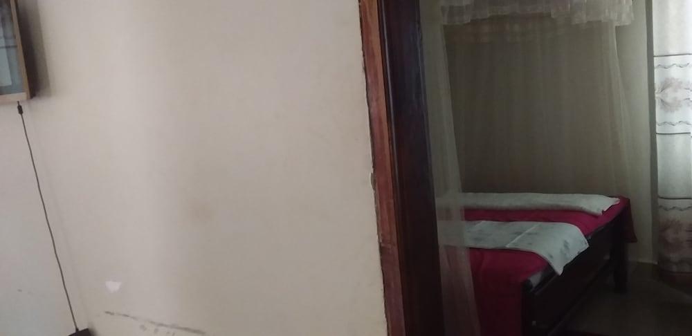 Senevin Gardens Hotel