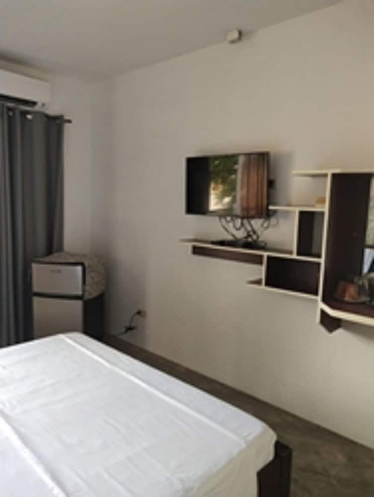 HR Hotel Bar and Restaurant