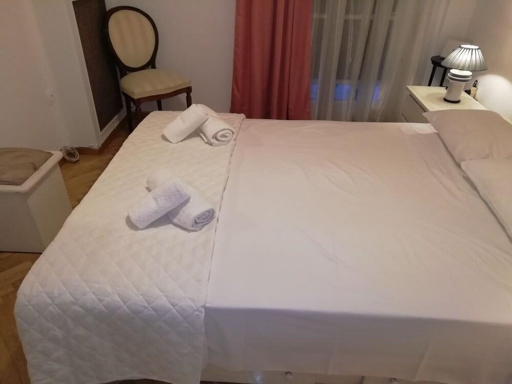 Classy 3Bedroom apartment in Kolonaki