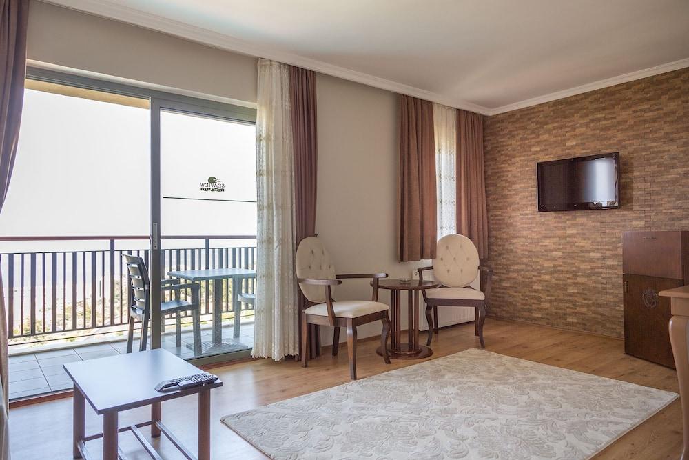Seaview Suite Hotel