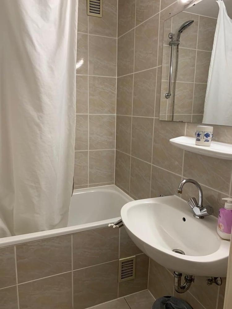 Düsseldorf Center Apartments