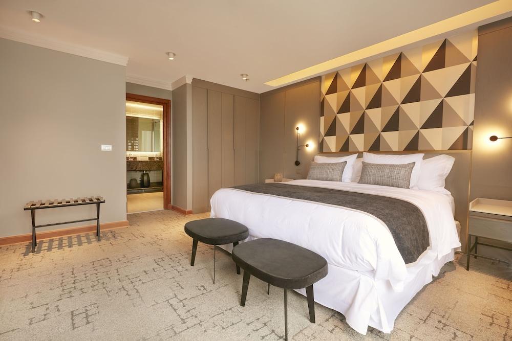 Golden Bay Hotel Boutique