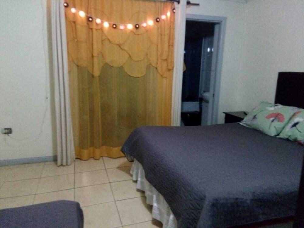 Casa Hostal El Aromo