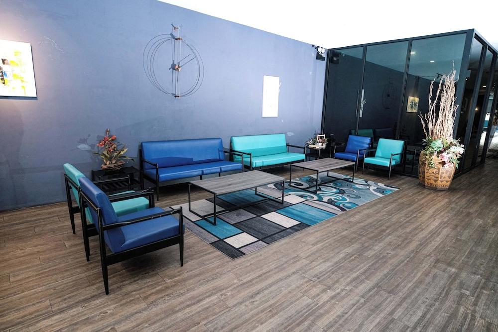 Capital O 91202 Wow Hotel