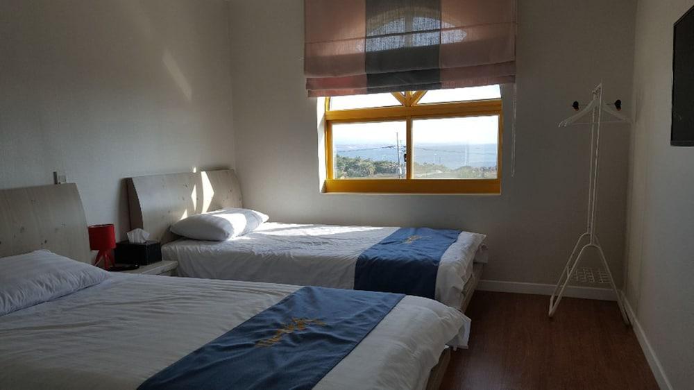 The Freedom - Hostel