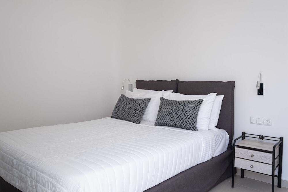 Santoterra Antigua Suites