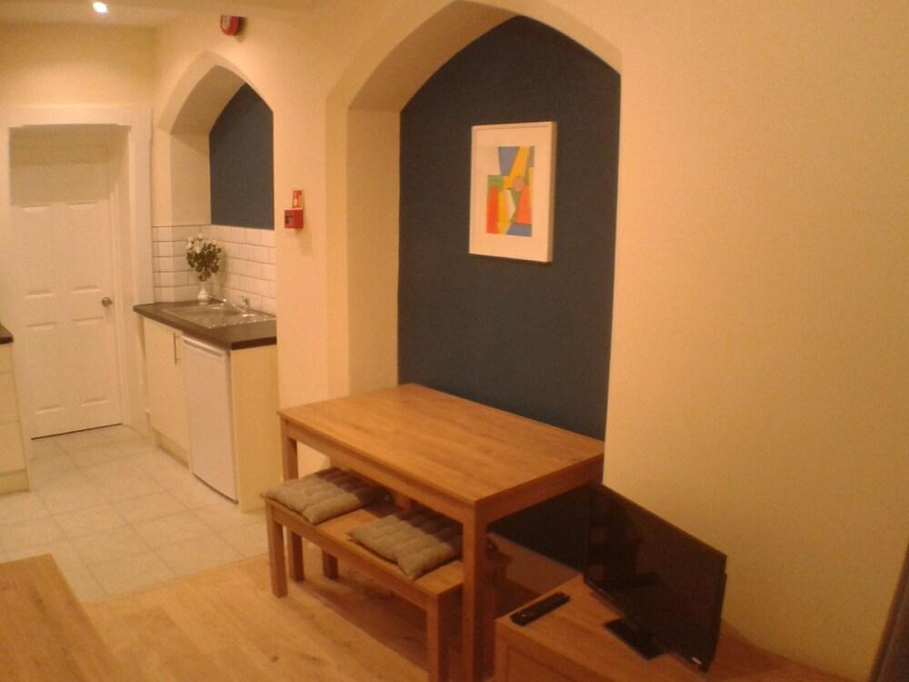 Sannan Court Holiday Apartments