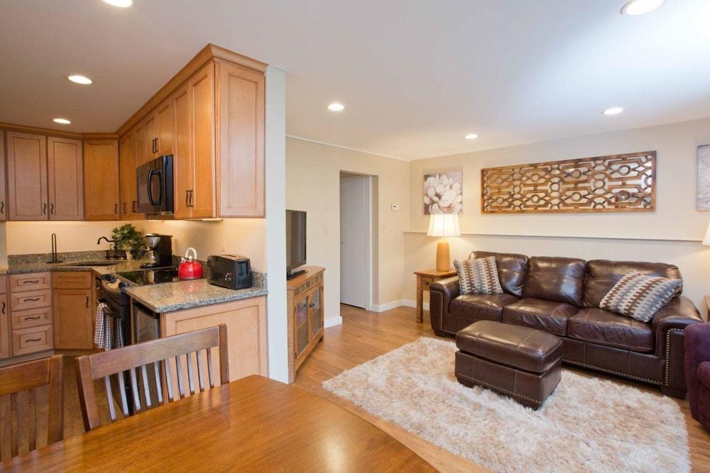 1BR Topnotch Condo