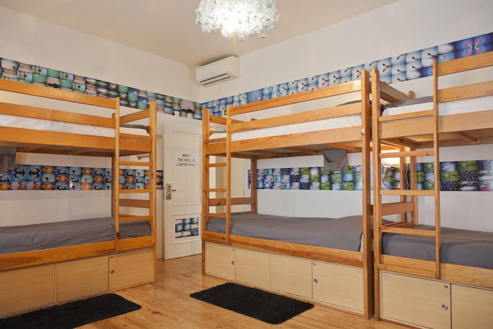 Living Lounge Hostel