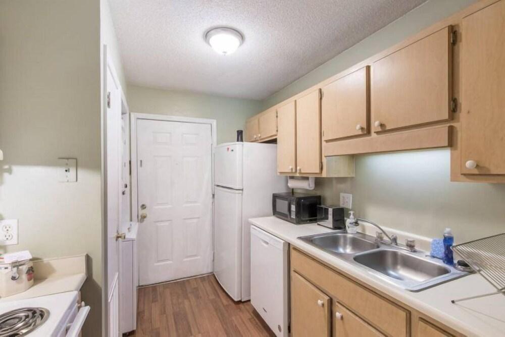 1509 Marina Road - Right Side