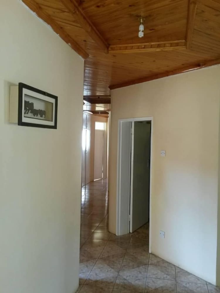 Ingwe Place Guest House