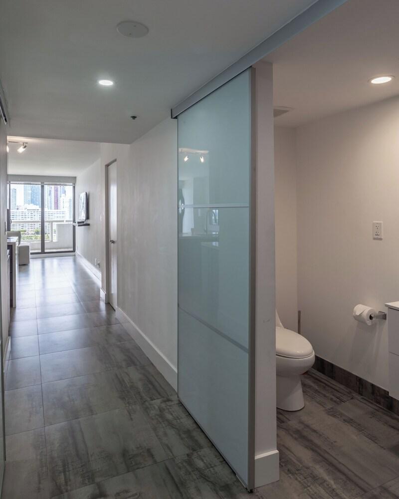 Ocean View Condo With Gorgeous Miami Sunset