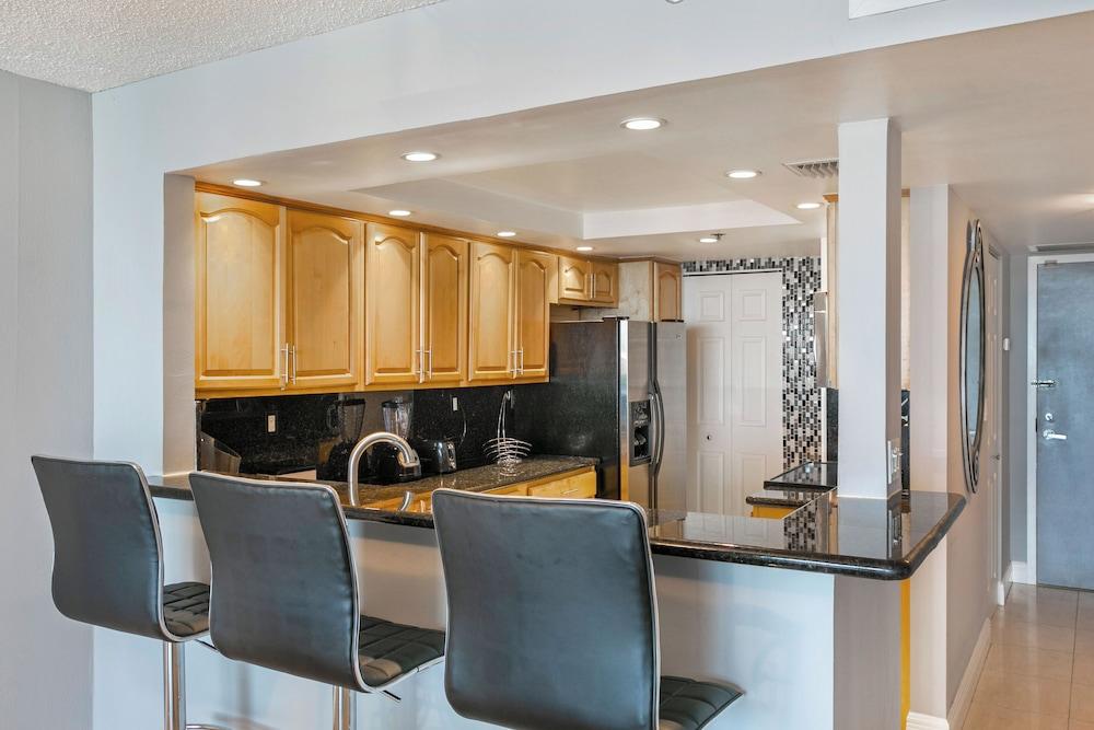 Bayfront Gem With Balcony and Pool