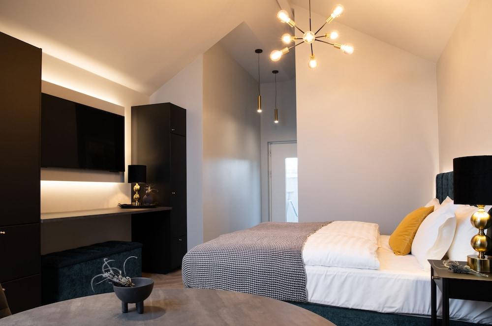 Backyard Apartments by Heimaleiga