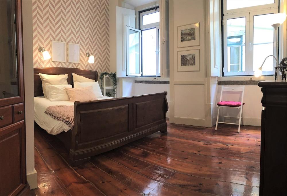 Charming Vintage Auto Check-in Flat in Baixa