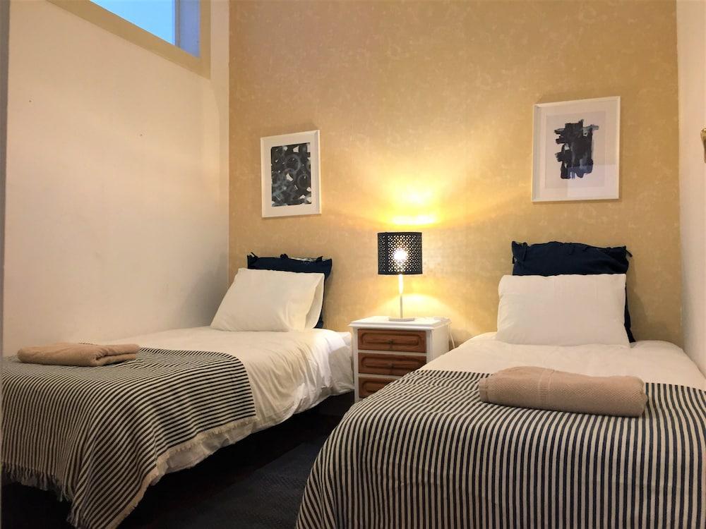 Charming Vintage Auto Check-in Flat in Baixa