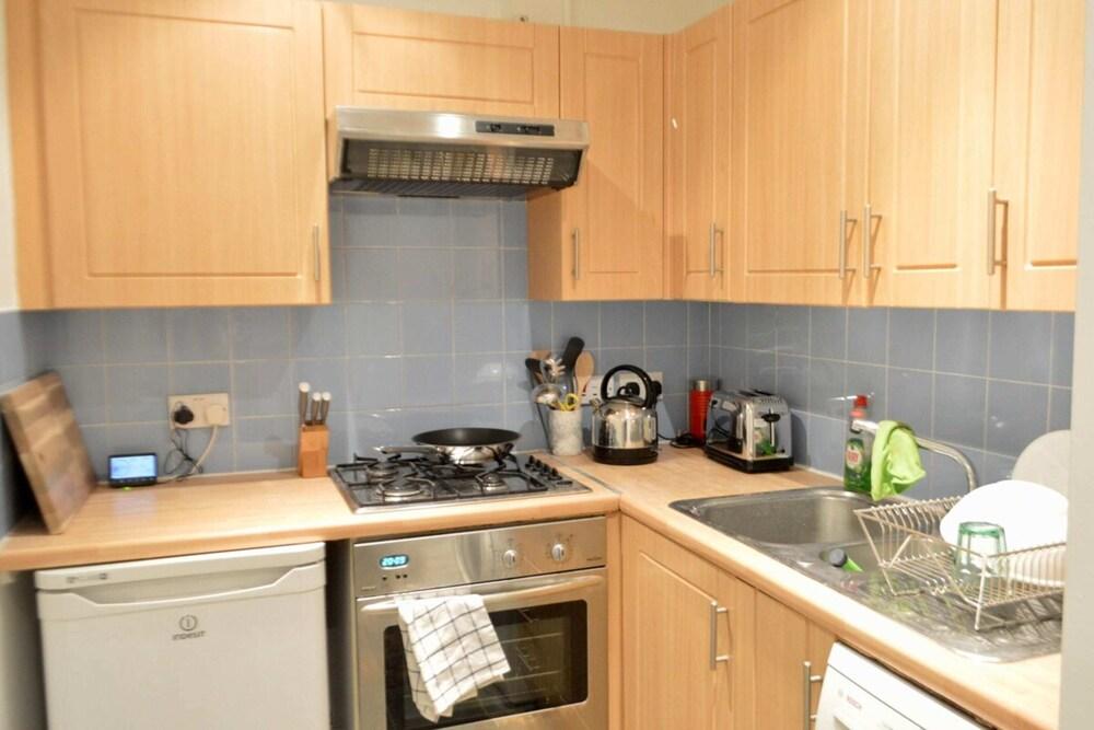 Bright 2 Bedroom Apartment