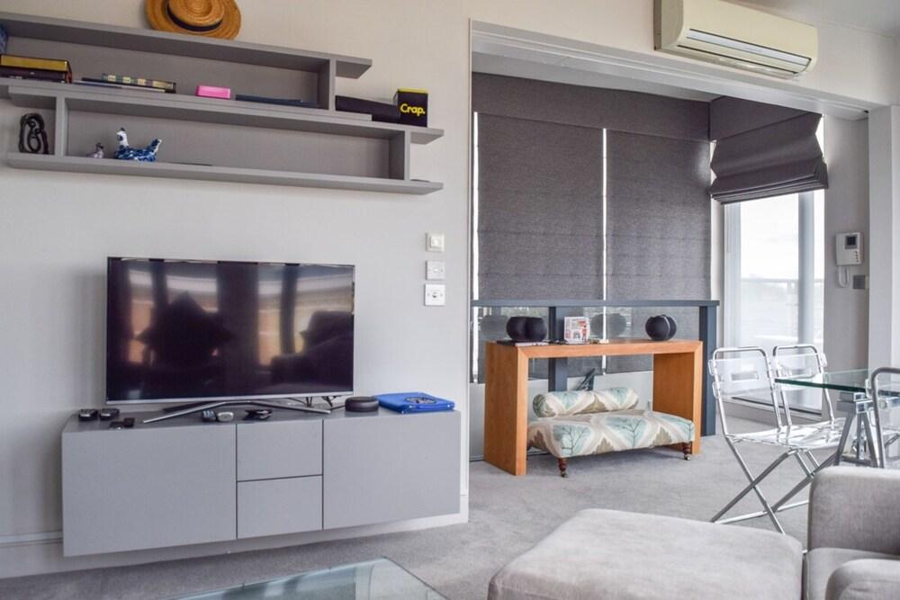 Luxurious Apartment With Balcony