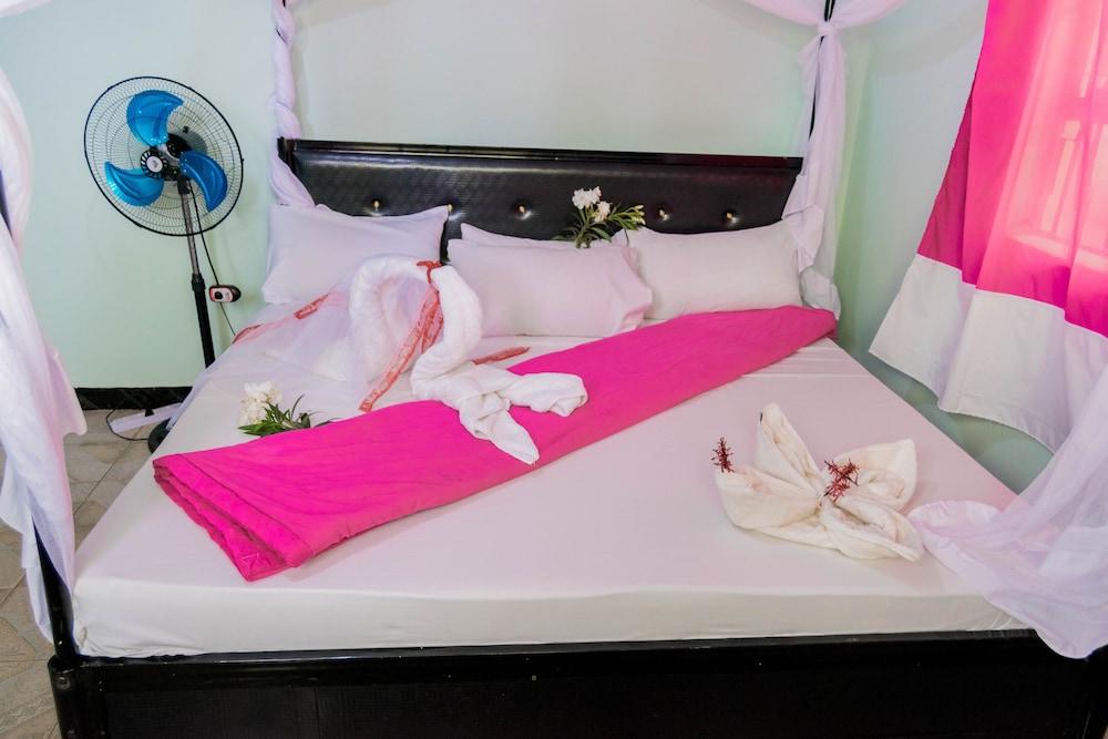 Kilimanjaro Summit Lodge