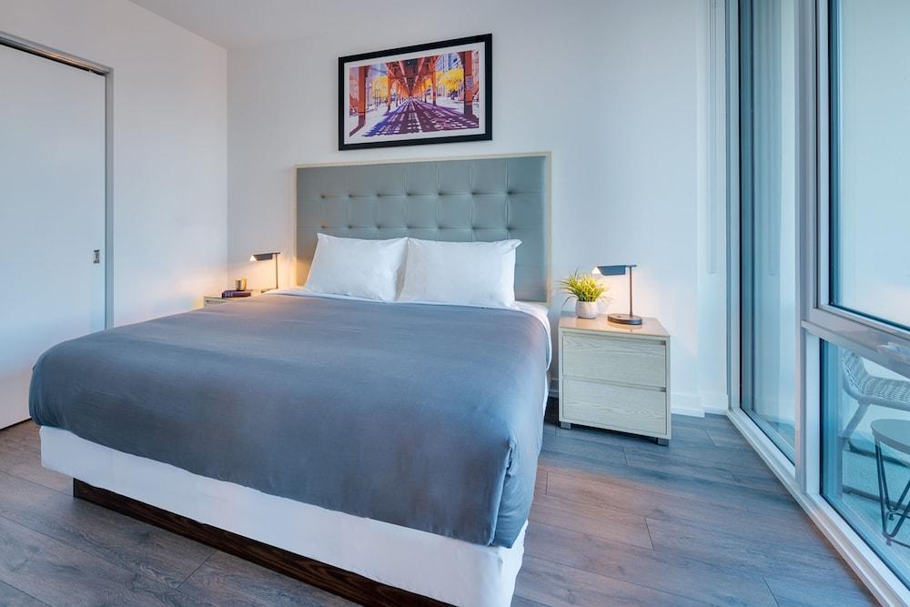 Level Chicago – Old Town