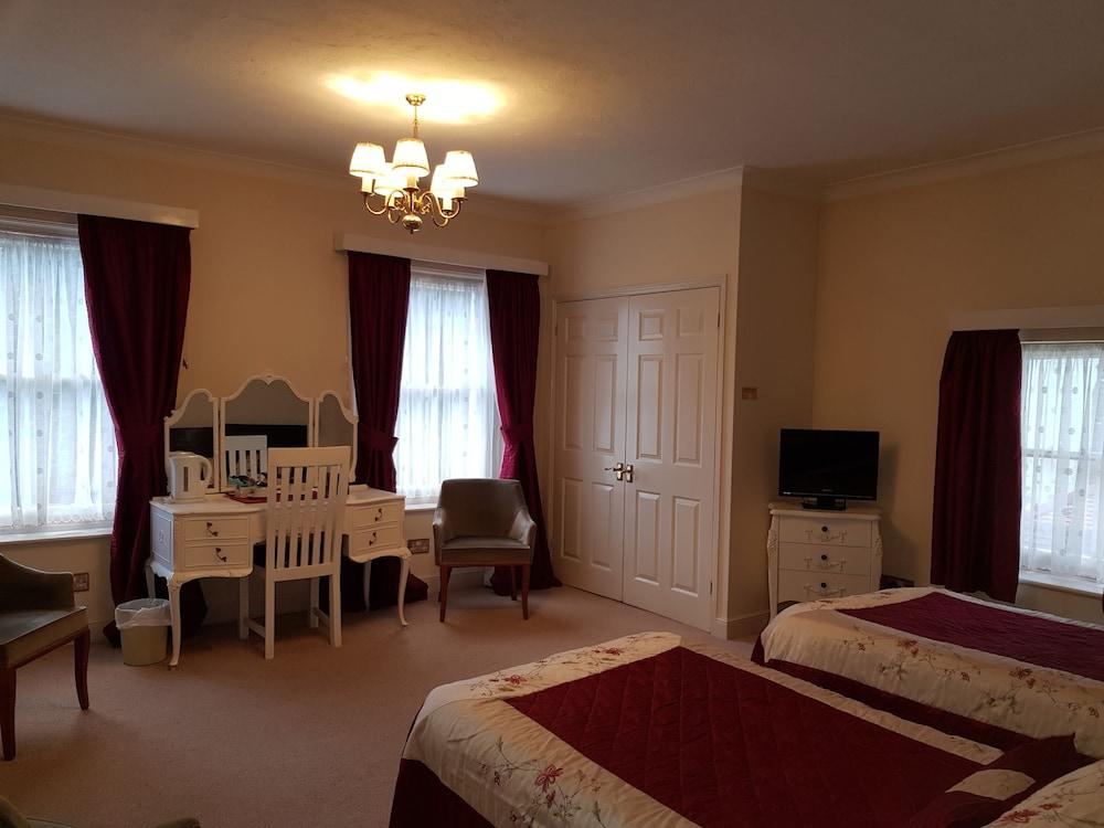 Tyrrells Ford Country Inn & Hotel