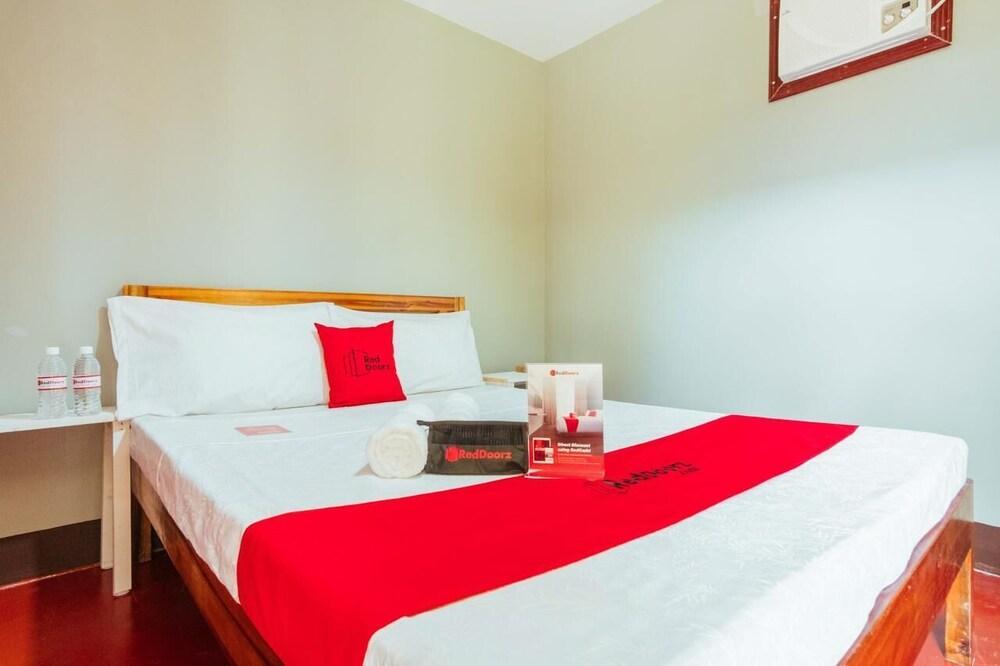 RedDoorz Plus @ Rizal Avenue Palawan
