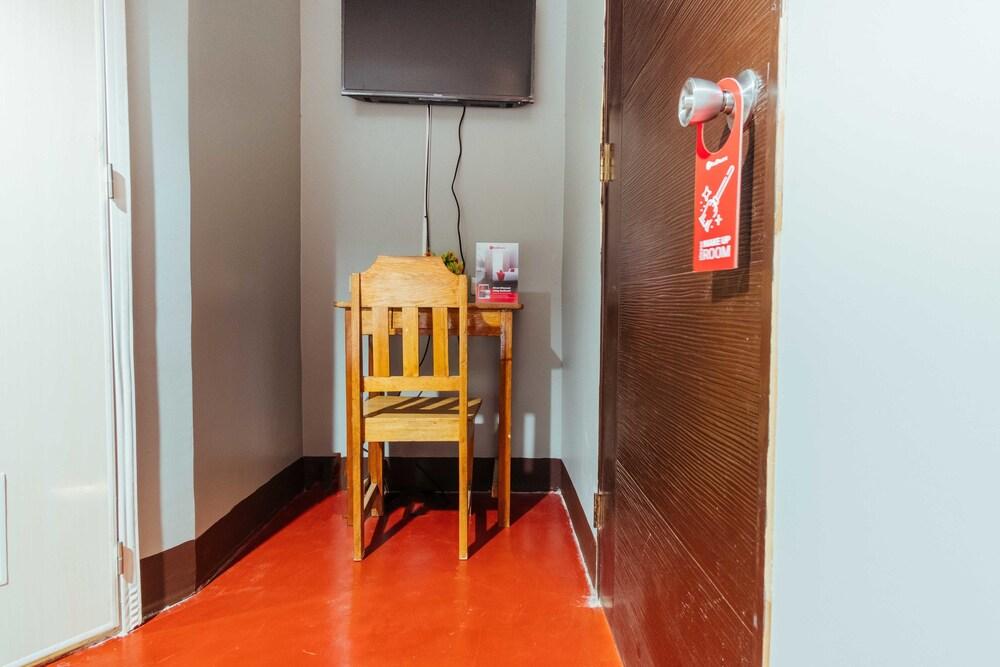 RedDoorz Plus @ Rizal Avenue Palawan