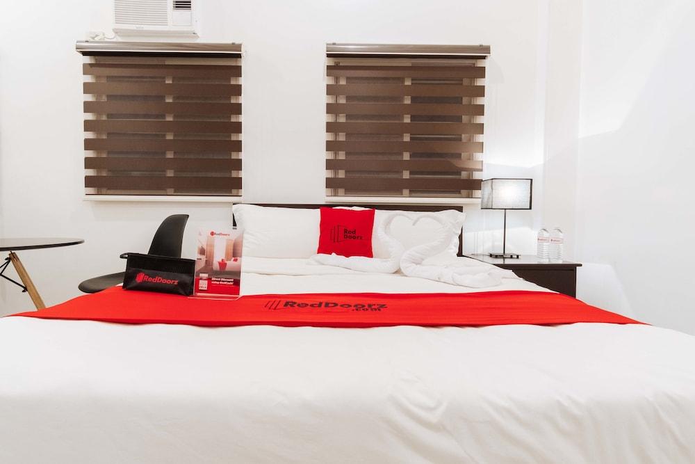 RedDoorz Plus near UST Manila