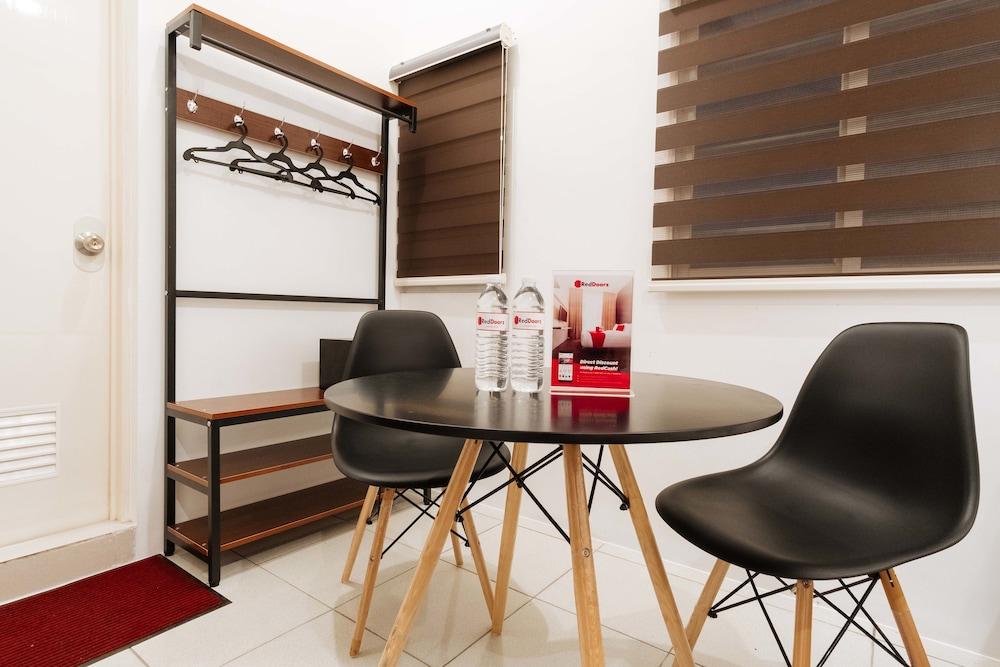 RedDoorz Plus near UST Manila