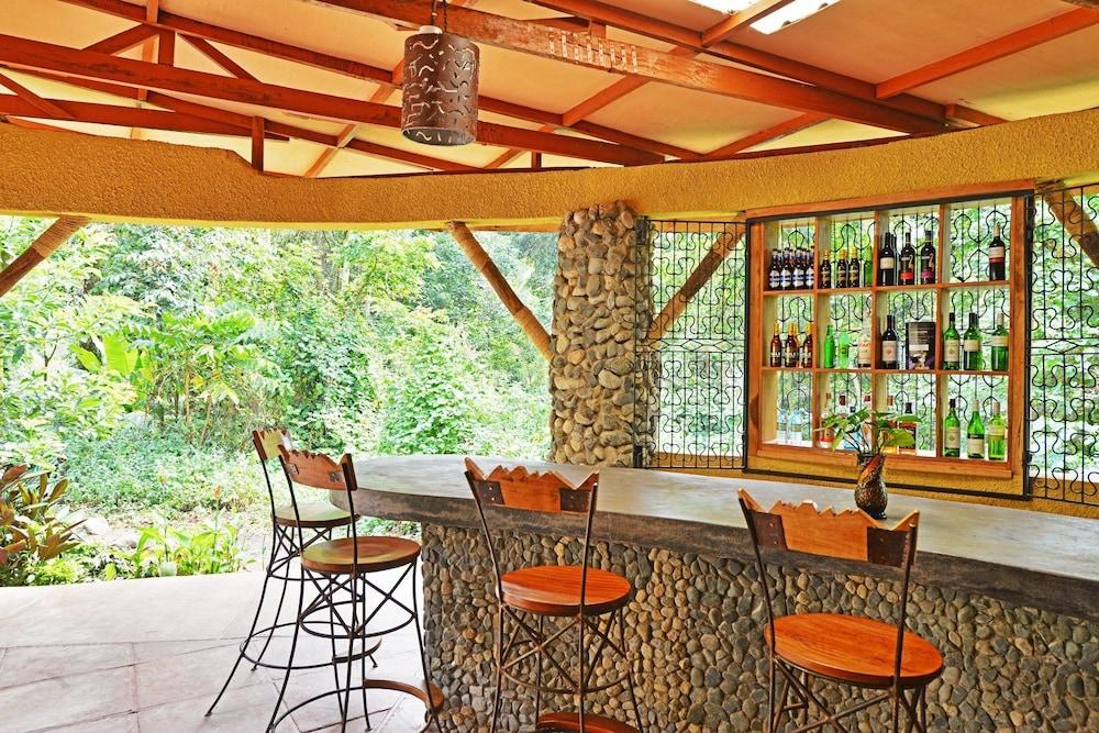 Equator Snow Geo Lodge