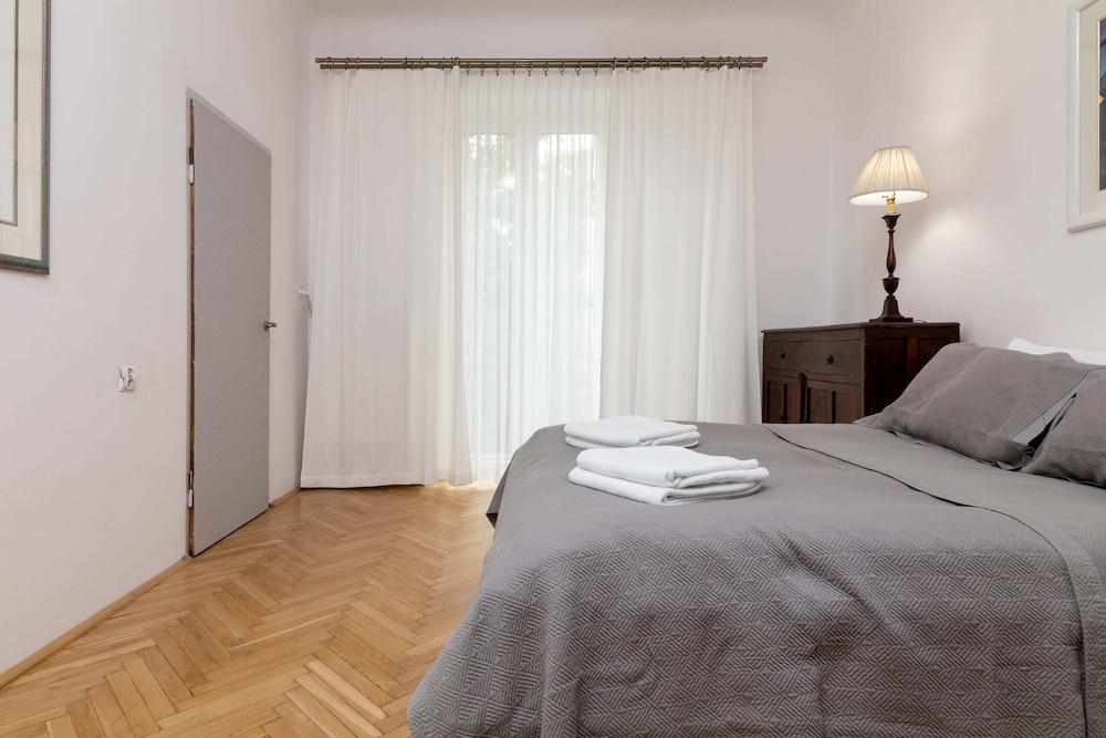 Powisle 2 - Bedroom Apartment