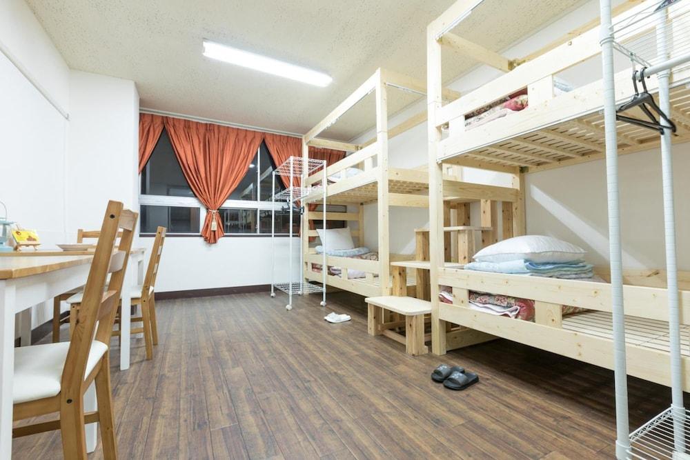 Almas Guest House - Hostel