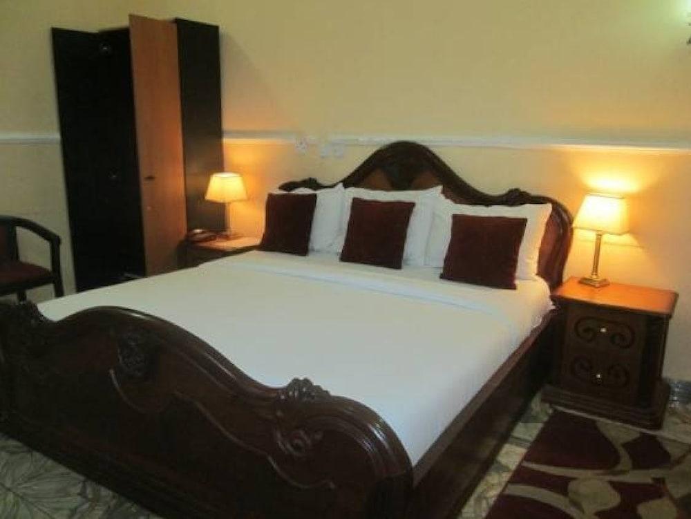 Crystal Palace Hotel