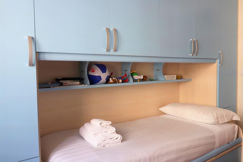 St Peter new and lightsome apartment with balcony