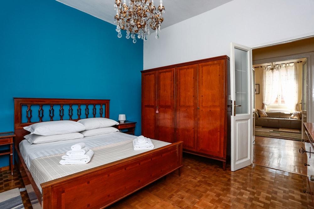 Wonder Vatican Family