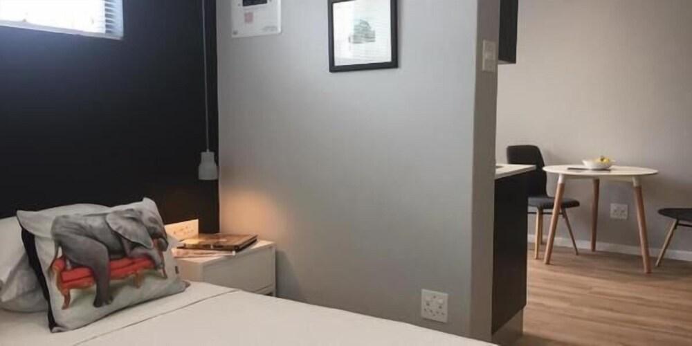 Central Claremont Garden Apartment