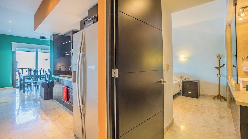 Las Brisas Condominios