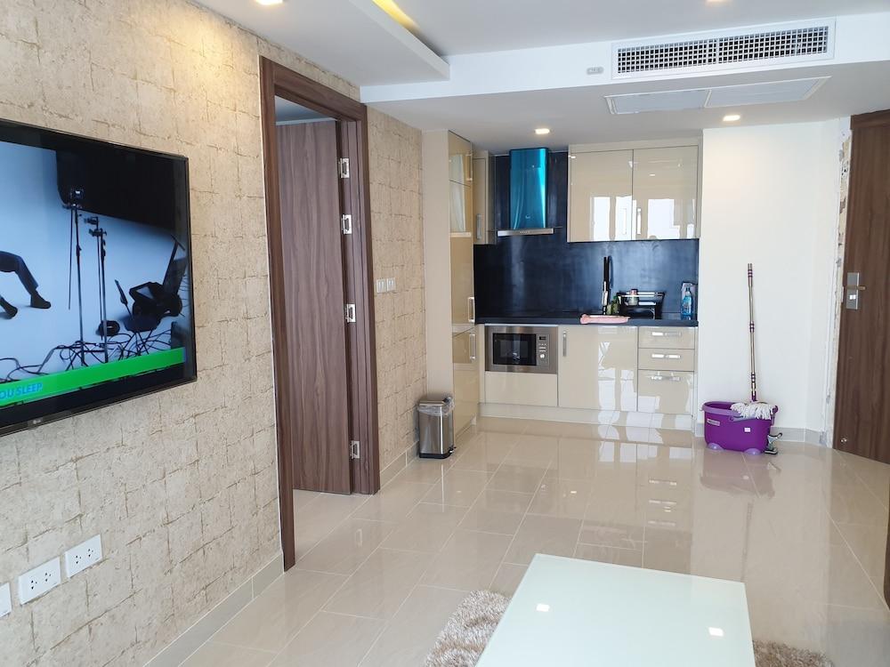 Grand Avenue by Moshe