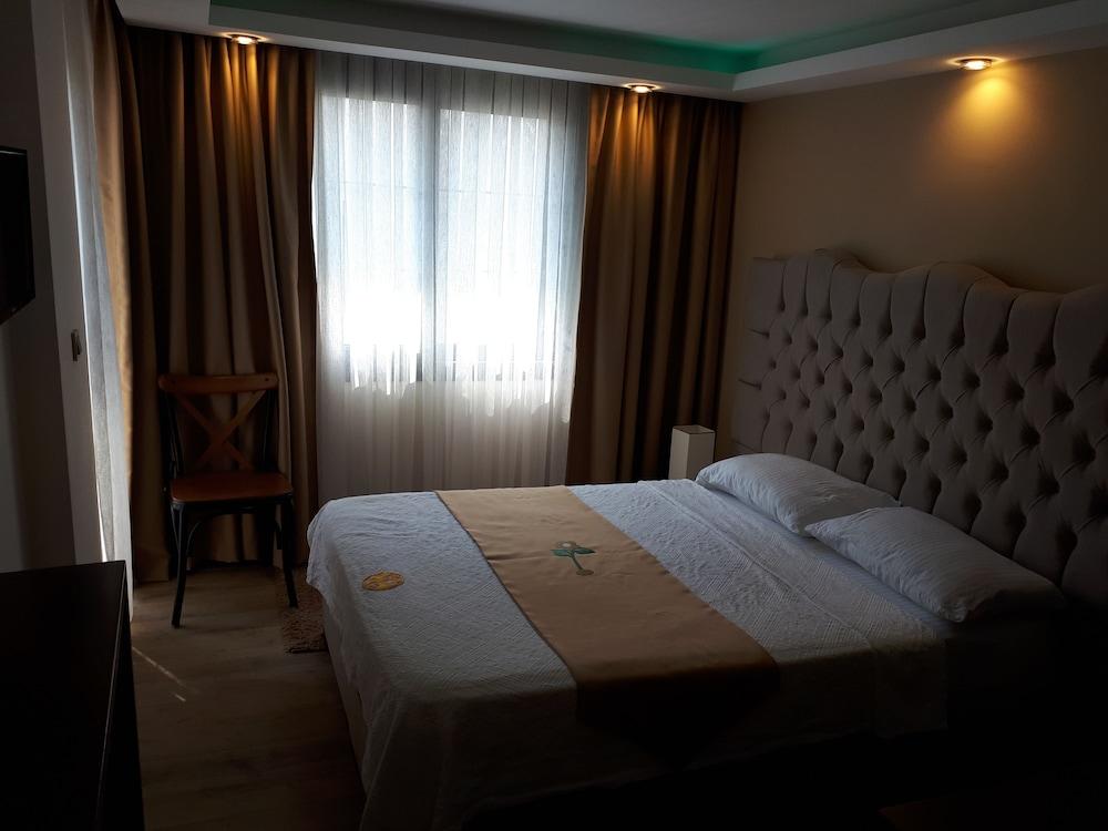 The Klazomenai Marine Hotel