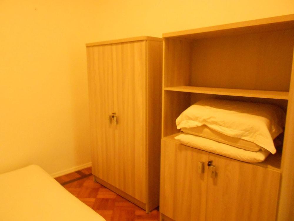 Gohouse - Atlantica 702 B