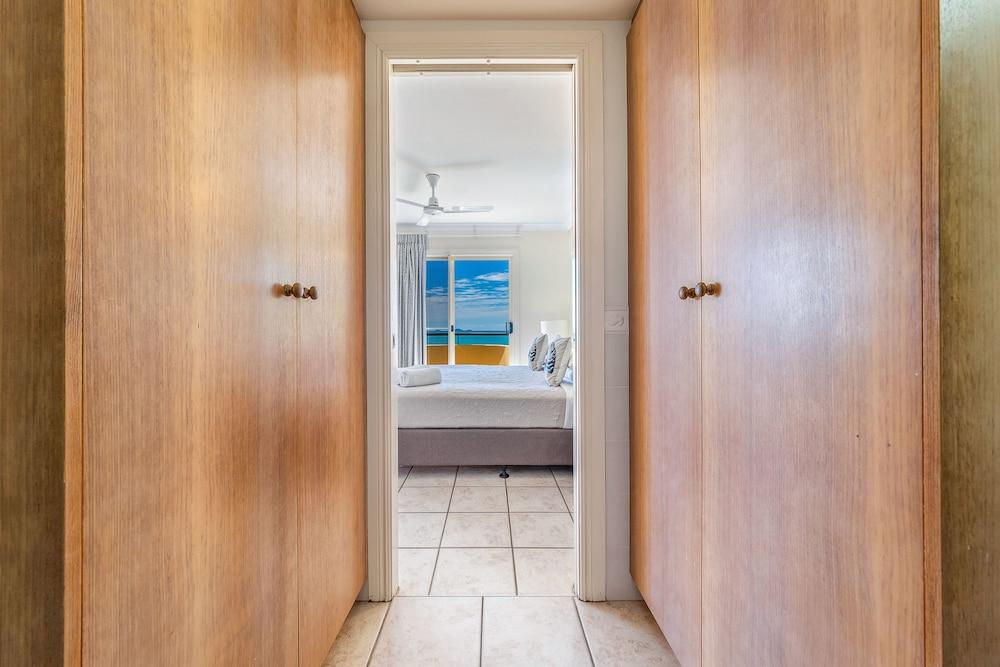 Ocean Views Galore - Airlie Beach