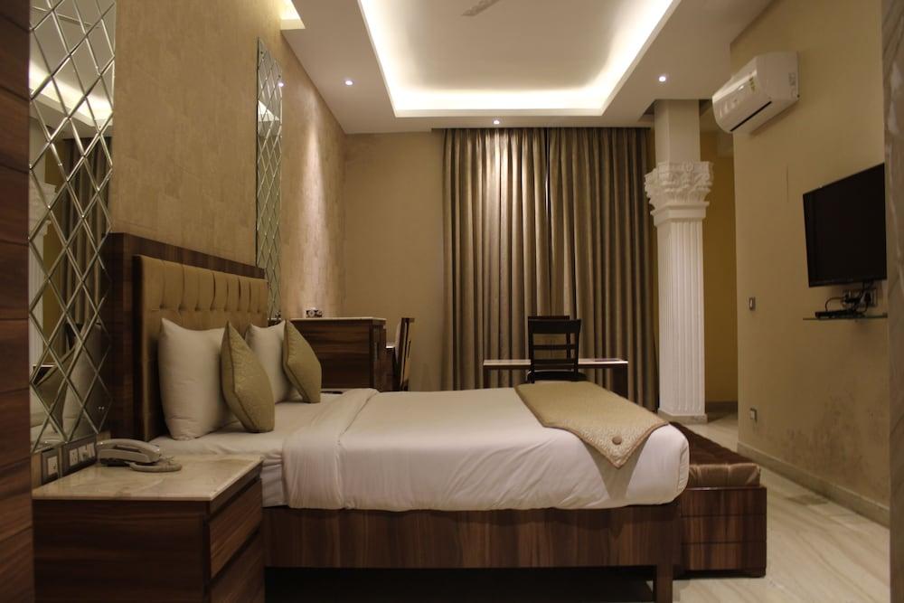 Royal Residence Iffco Chowk