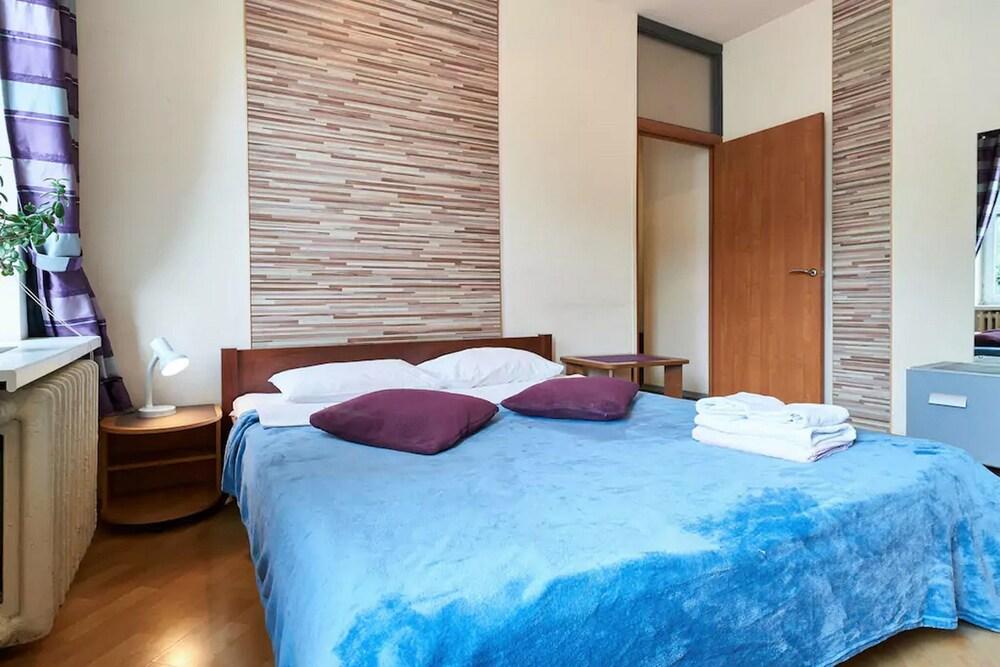 Home-Hotel Leontovicha 7