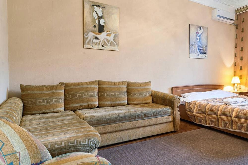 Home-Hotel Lva Tolstogo 5A